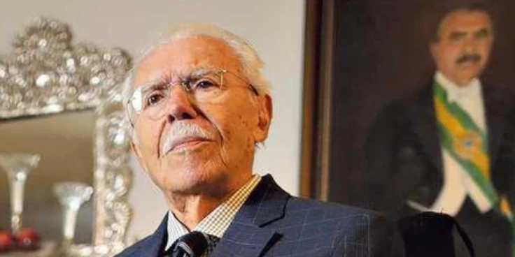José Sarney trata pneumonia em hospital de São Luís; quadro clínico é estável