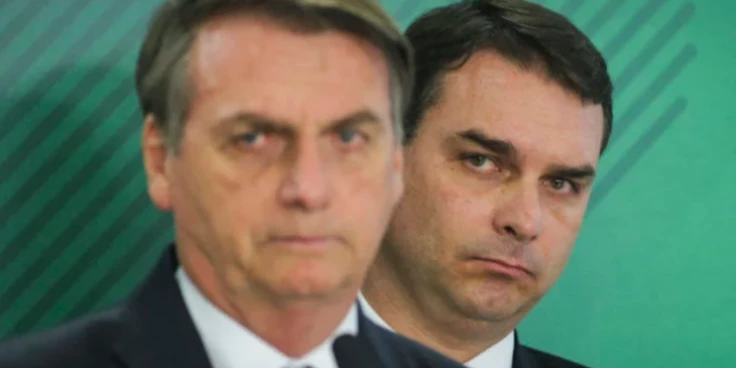 Moraes autoriza Flávio Bolsonaro a visitar o pai, preso em casa