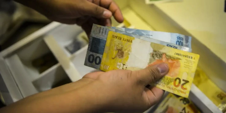 Contas do governo têm superávit de R$ 4,8 bilhões em setembro